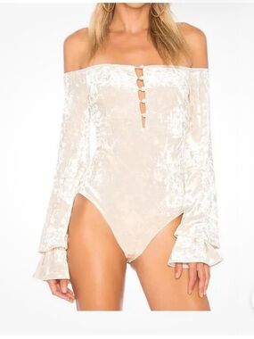House of Harlow 1960 Off-Shoulder Cream Velvet Bodysuit